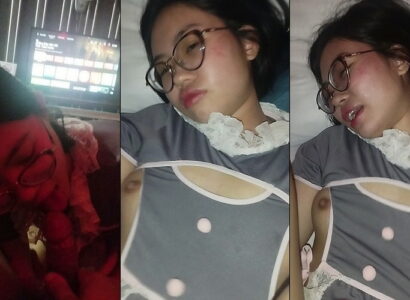 Em sinh viên kính cận dâm em còn mặc xẻ đáy