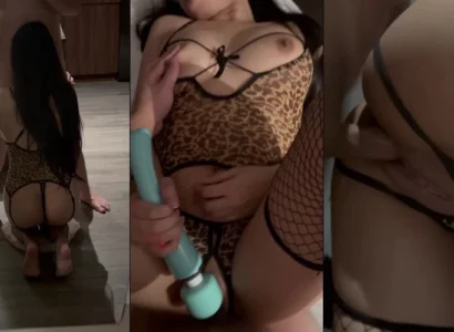 Bướm múp chim anh không đủ phải kèm thêm sextoy