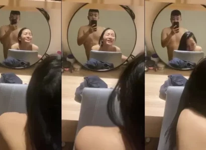 Vẻ mặt thỏa mãn em cong mông cho anh doggy